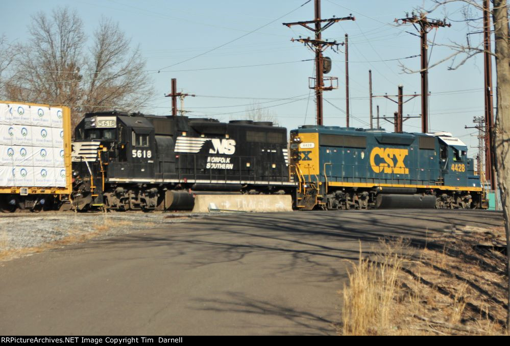 NS 5618, CSX 4428 do yard shifting.